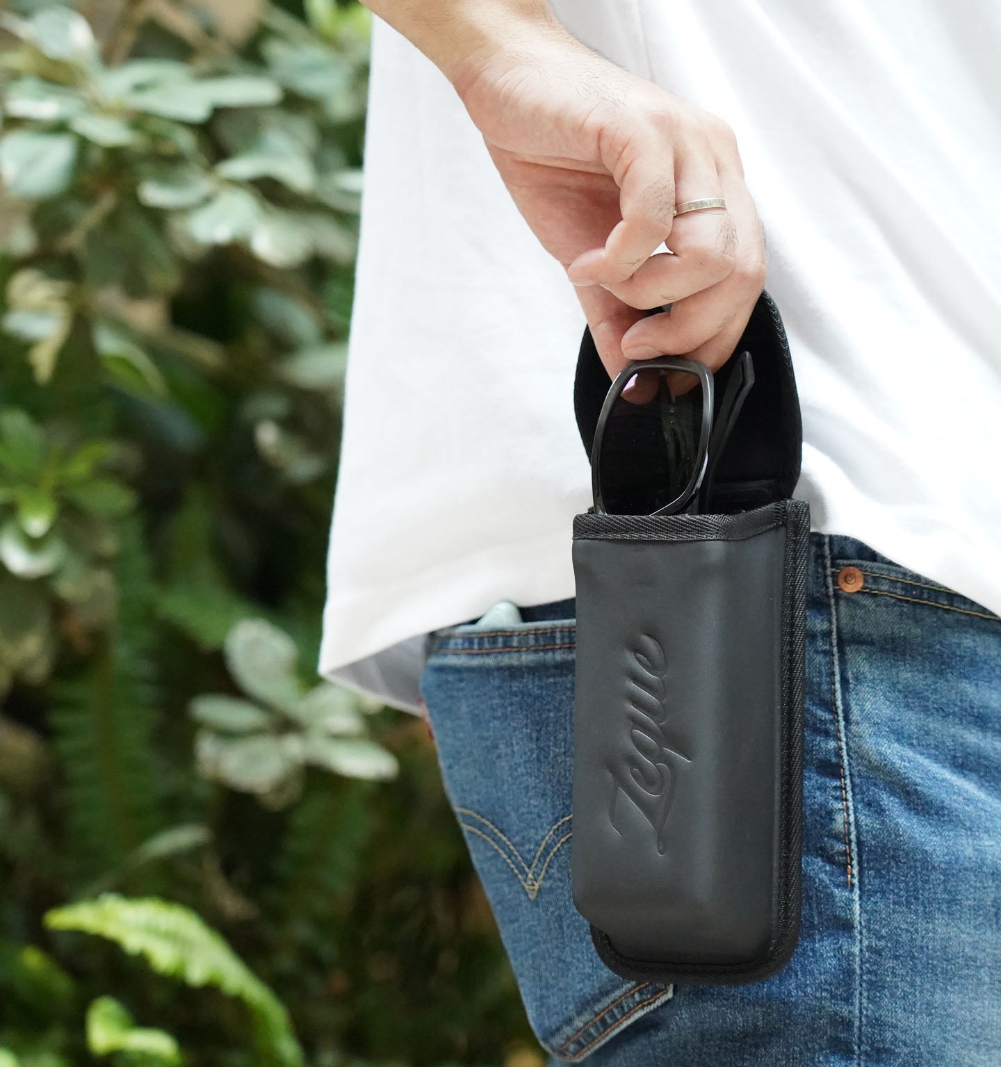 Zeque Hard Shell Case AS-038